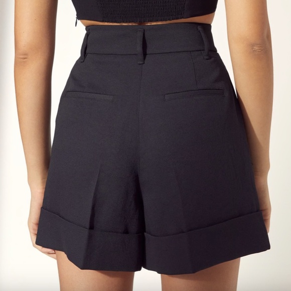 aritzia wilfred cuffed pleated 'labyrinth' shorts - black, size 0 - Picture 2 of 8